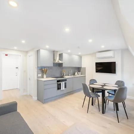 New 1Bed With Ac Near Portobello